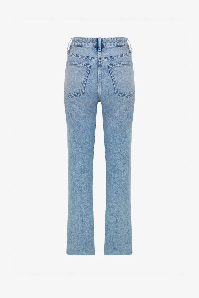 Ila – Straight Fit Jean