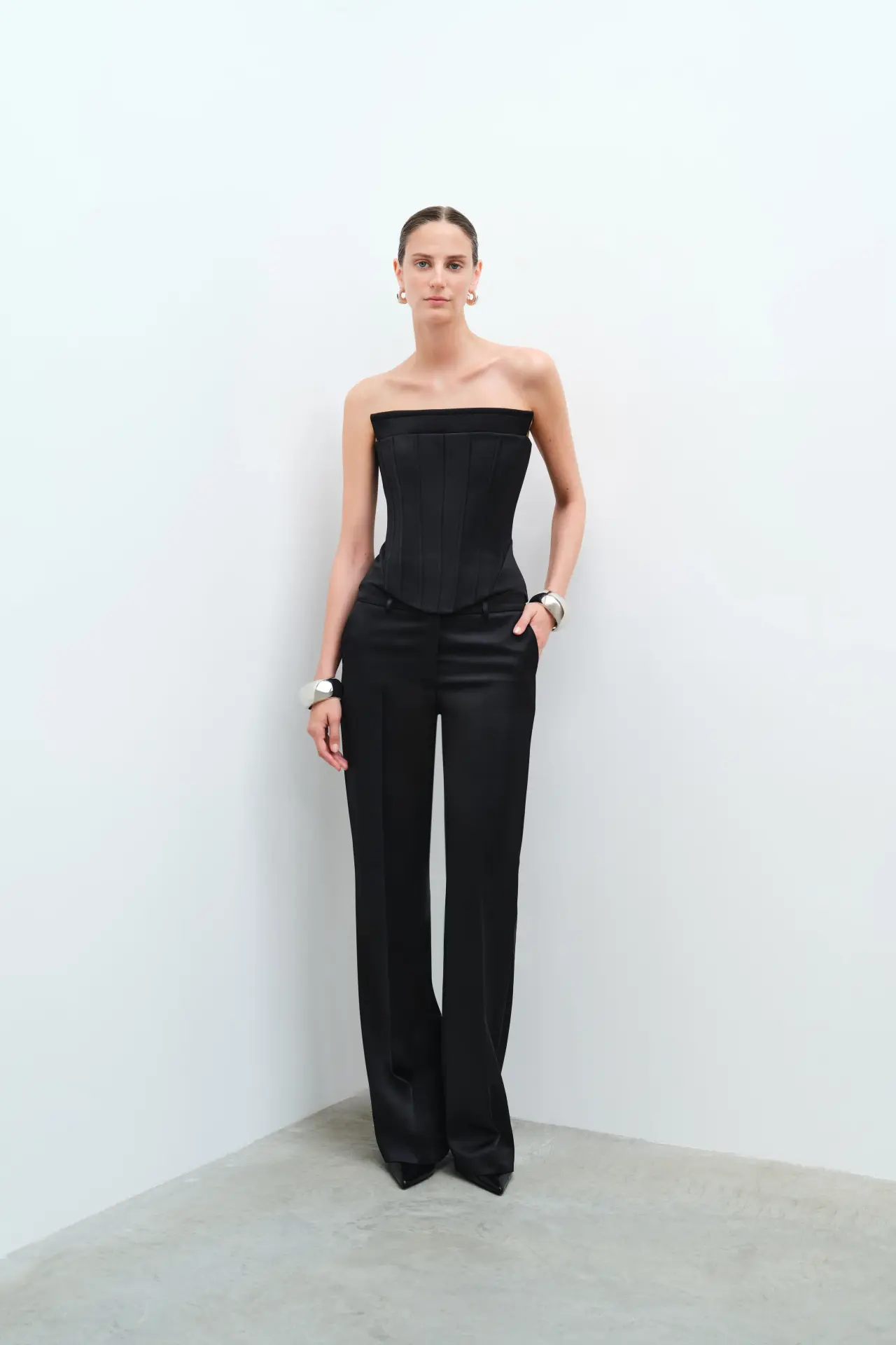 Yuan – Strapless Corset In Black